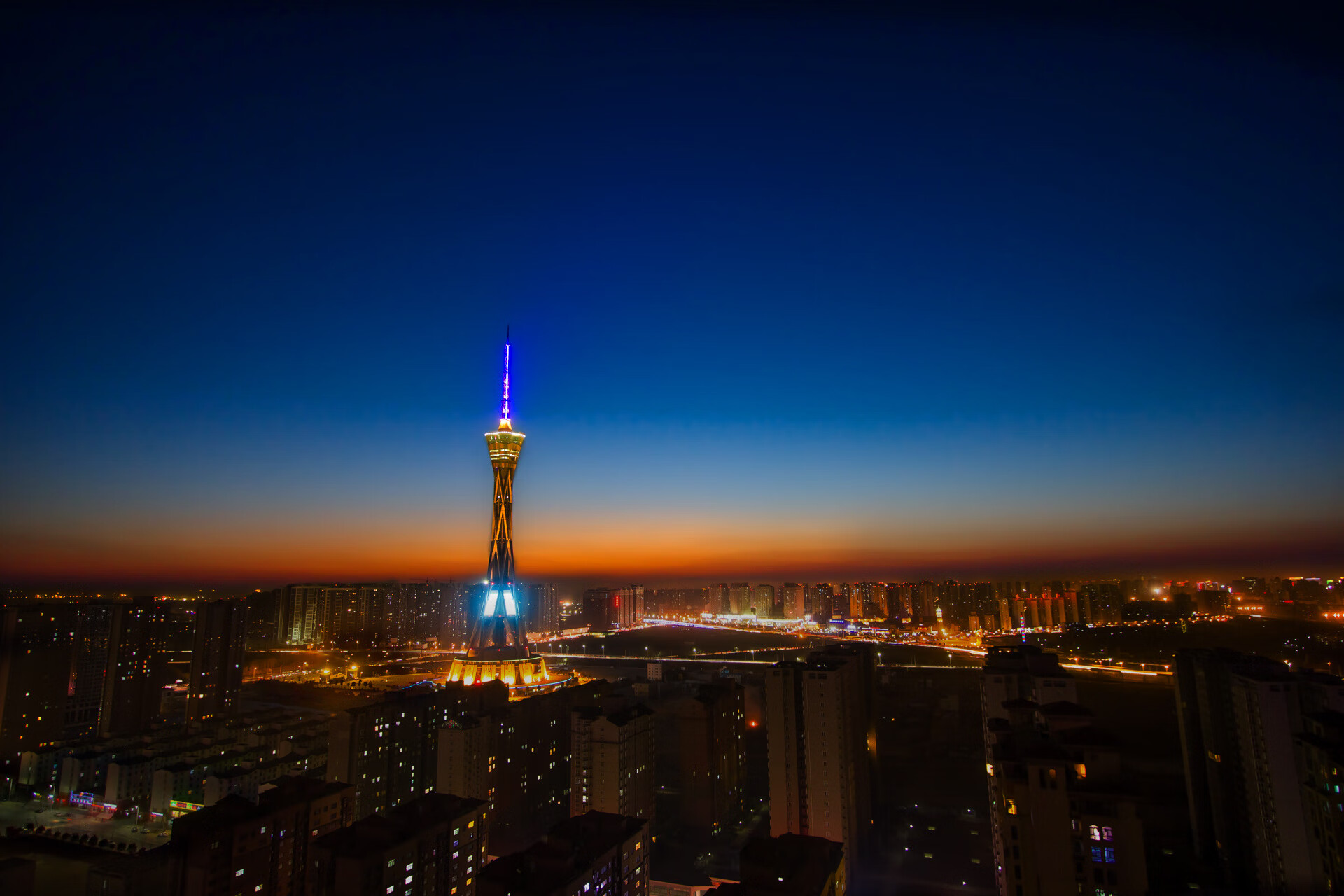 九游-达里尔·基：凭借精准的场上判断，他为全黑队进攻提供了重要保障