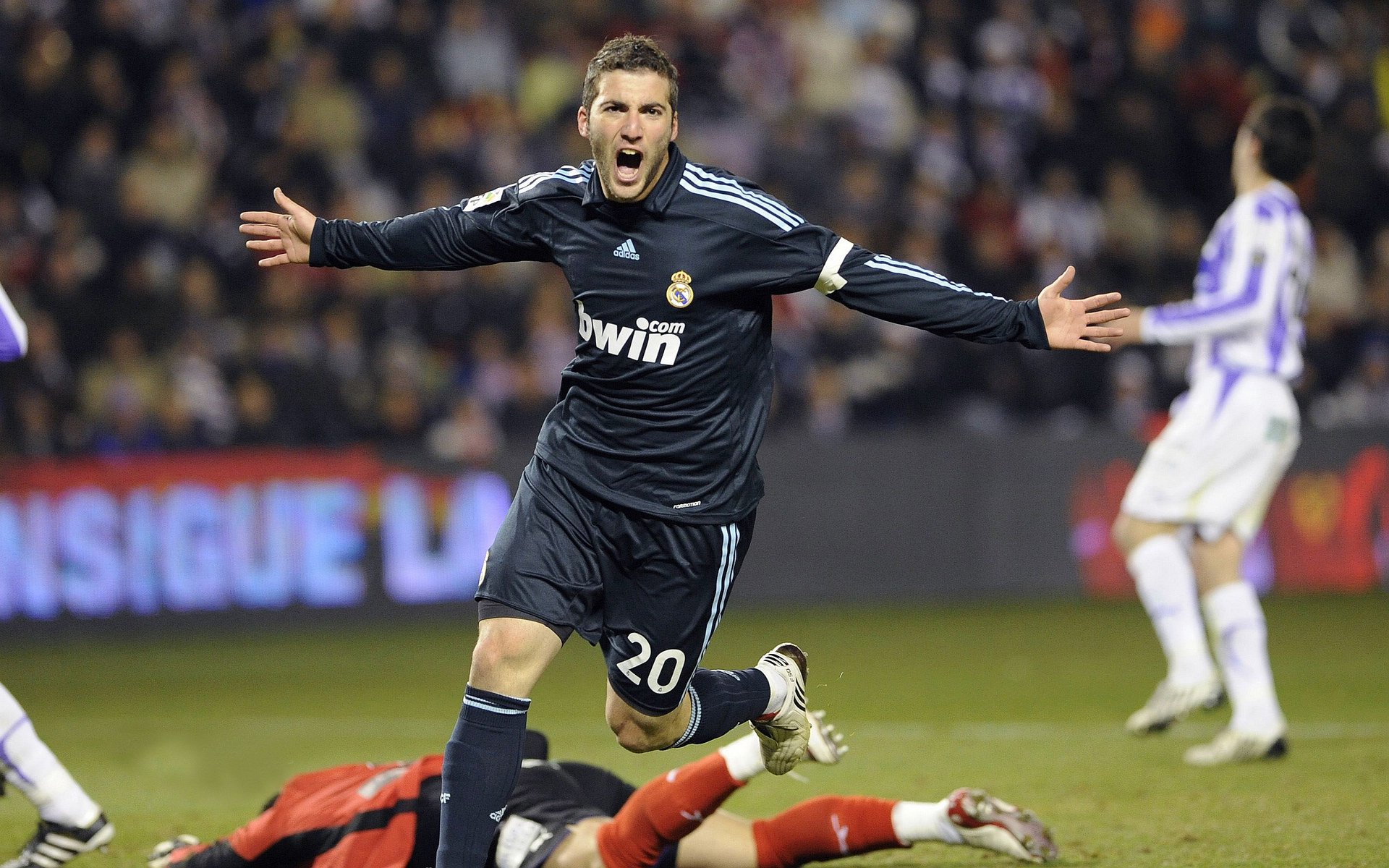 九游手机游戏-联盟角逐：哪些球队具备冲冠潜力？，获得联赛冠军最多的球队